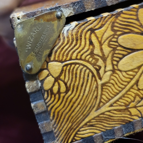 Vintage Pyrography Gloves Box - Wooden Hinged Daisy Flower - Picture 5 of 8